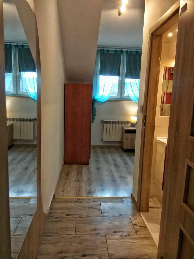 Pokoje Na Wiejskiej Naleczow Exterior photo