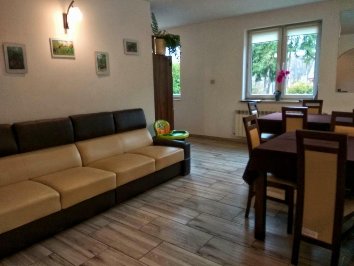 Pokoje Na Wiejskiej Naleczow Exterior photo
