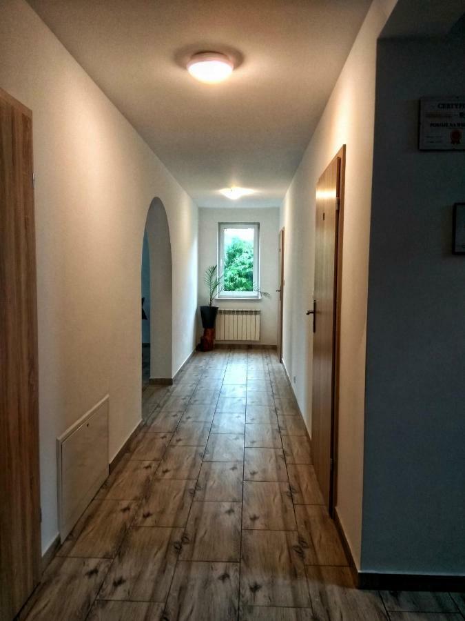 Pokoje Na Wiejskiej Naleczow Exterior photo